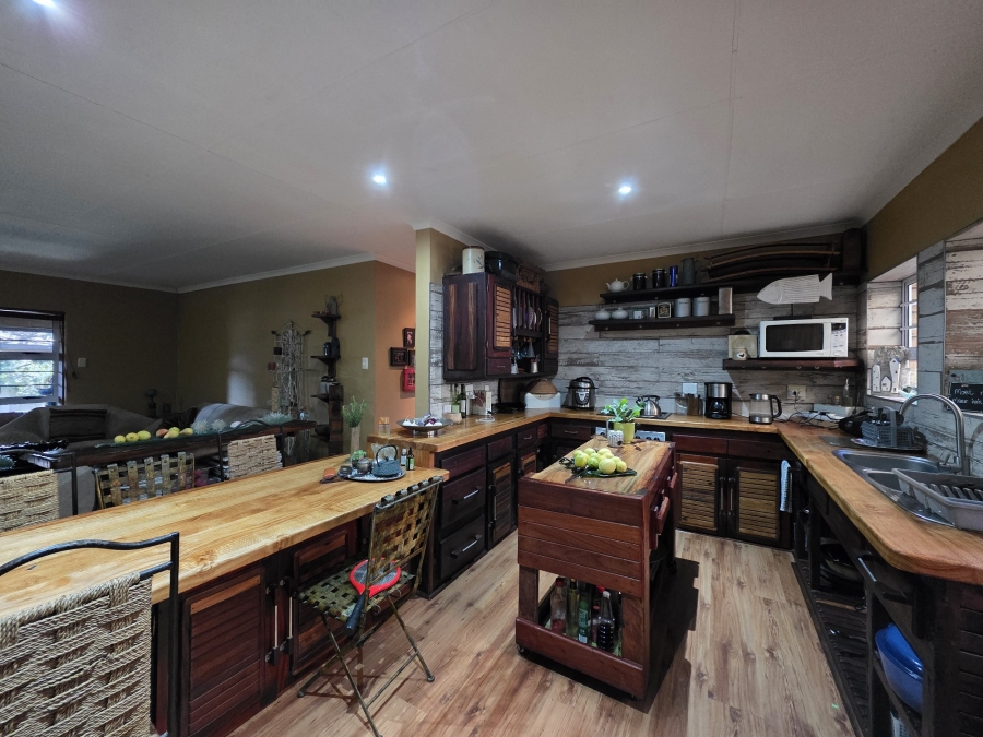 3 Bedroom Property for Sale in Wavecrest Eastern Cape